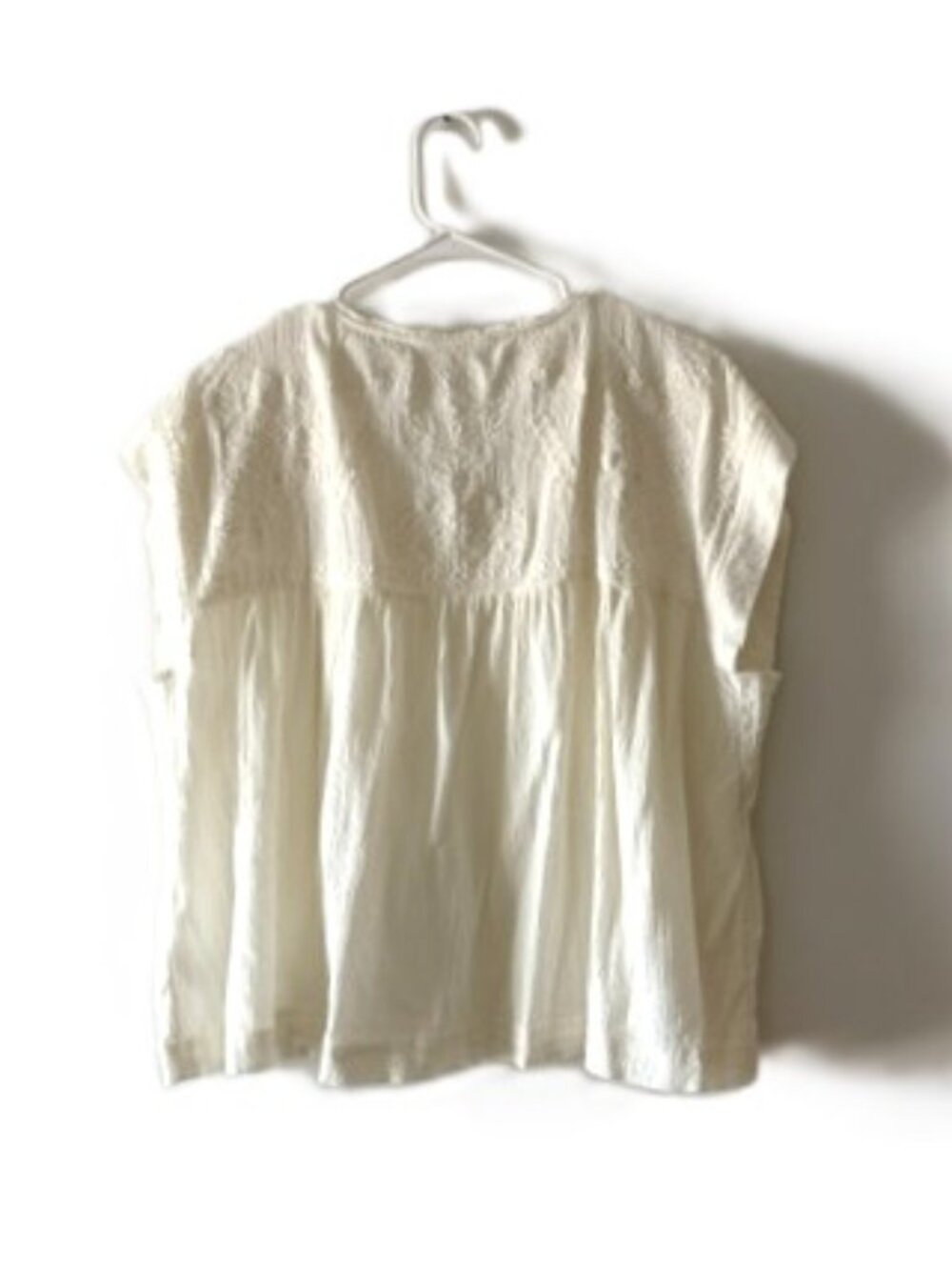Lucky Brand Cream-Colored Cotton Lace Top with Cap Sleeves - Picture 3 of 8